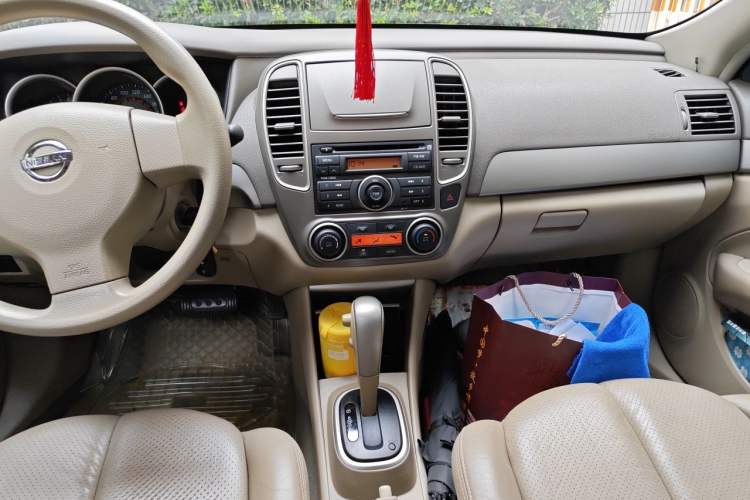 Used Nissan Sylphy 2012 Classic 1.6 XL Automatic Luxury Edition Audio And AC Panel
