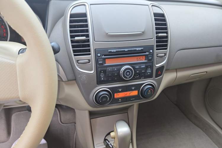 Used Nissan Sylphy 2012 Classic 1.6XE Automatic Comfort Edition Audio And AC Panel