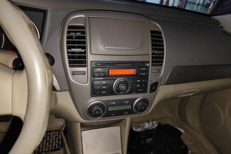 Used Nissan Sylphy 2012 Classic 1.6XE Manual Comfort Edition Audio And AC Panel