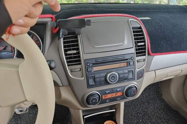 Used Nissan Sylphy 2012 Classic 1.6XE Manual Comfort Edition Audio And AC Panel