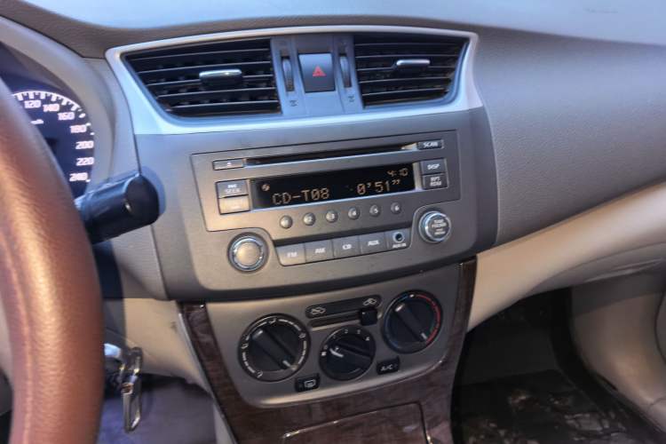 Used Nissan Sylphy 2012 1.6 XL Manual Luxury Edition Audio And AC Panel