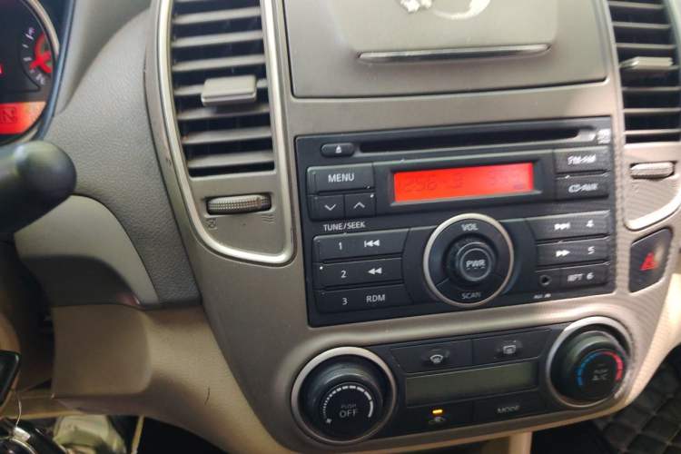 Used Nissan Sylphy 2012 Classic 1.6XE Automatic Comfort Edition Audio And AC Panel