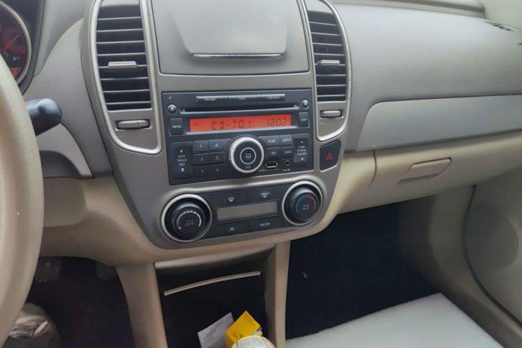 Used Nissan Sylphy 2012 Classic 1.6XE Manual Comfort Edition Audio And AC Panel
