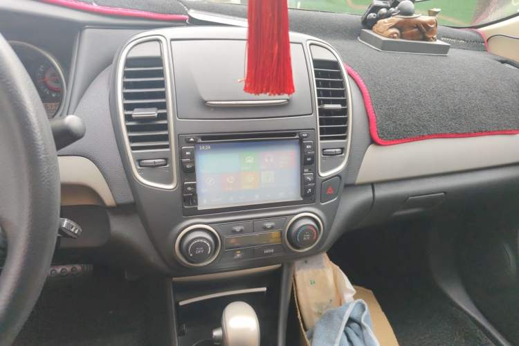 Used Nissan Sylphy 2012 Classic 1.6XE Automatic Comfort Edition Audio And AC Panel