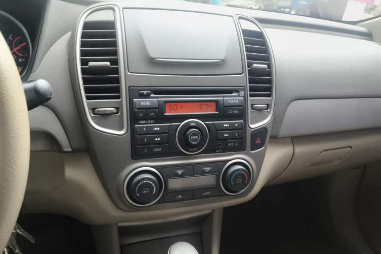 Used Nissan Sylphy 2012 Classic 1.6XE Automatic Comfort Edition Audio And AC Panel