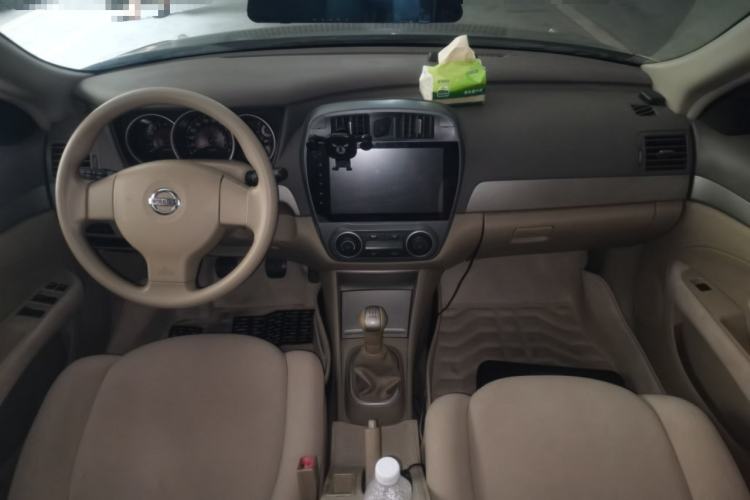 Used Nissan Sylphy 2012 Classic 1.6XE Manual Comfort Edition Center Console