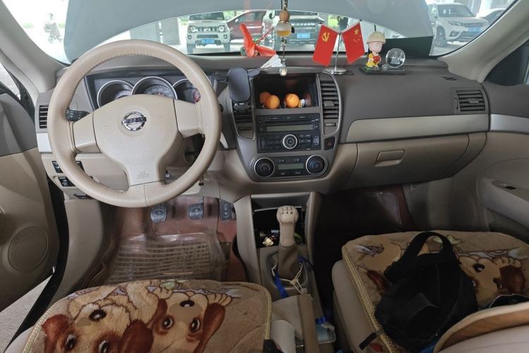 Used Nissan Sylphy 2012 Classic 1.6XE Manual Comfort Edition Center Console