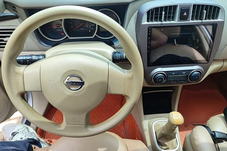 Used Nissan Sylphy 2012 Classic 1.6XE Manual Comfort Edition Center Console
