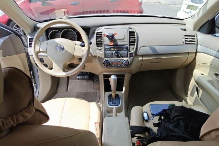 Used Nissan Sylphy 2012 Classic 1.6XE Automatic Comfort Edition Center Console