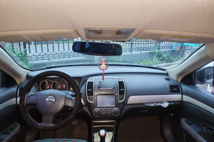 Used Nissan Sylphy 2012 Classic 1.6XE Manual Comfort Edition Center Console