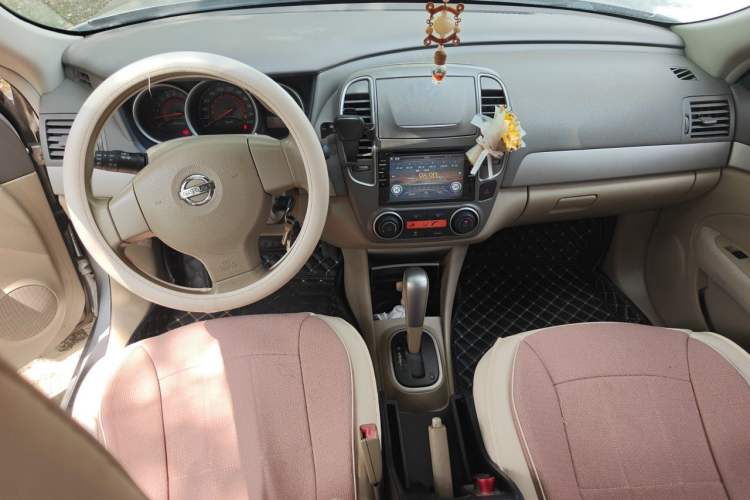 Used Nissan Sylphy 2012 Classic 1.6XE Automatic Comfort Edition Center Console