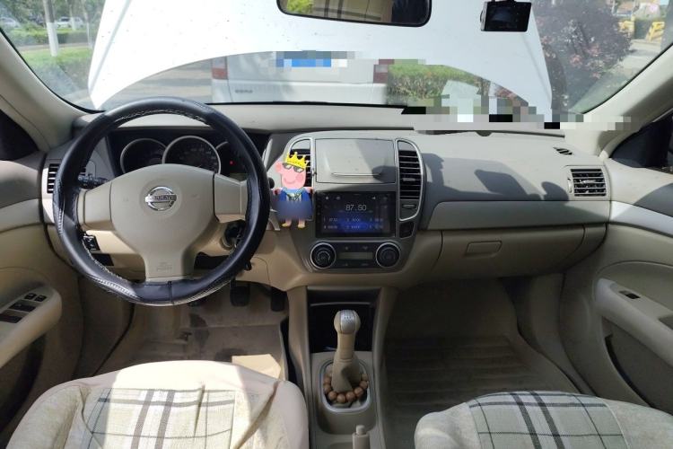 Used Nissan Sylphy 2012 1.6XE Manual Comfort Edition Center Console