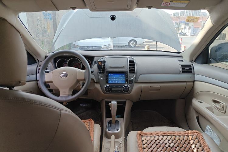 Used Nissan Sylphy 2012 Classic 1.6XE Automatic Comfort Edition Center Console