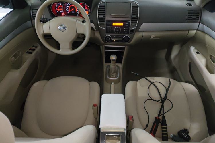 Used Nissan Sylphy 2012 Classic 1.6XE Manual Comfort Edition Center Console