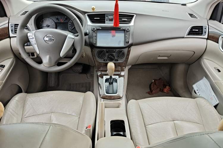 Used Nissan Sylphy 2012 1.6 XL CVT Luxury Edition Center Console