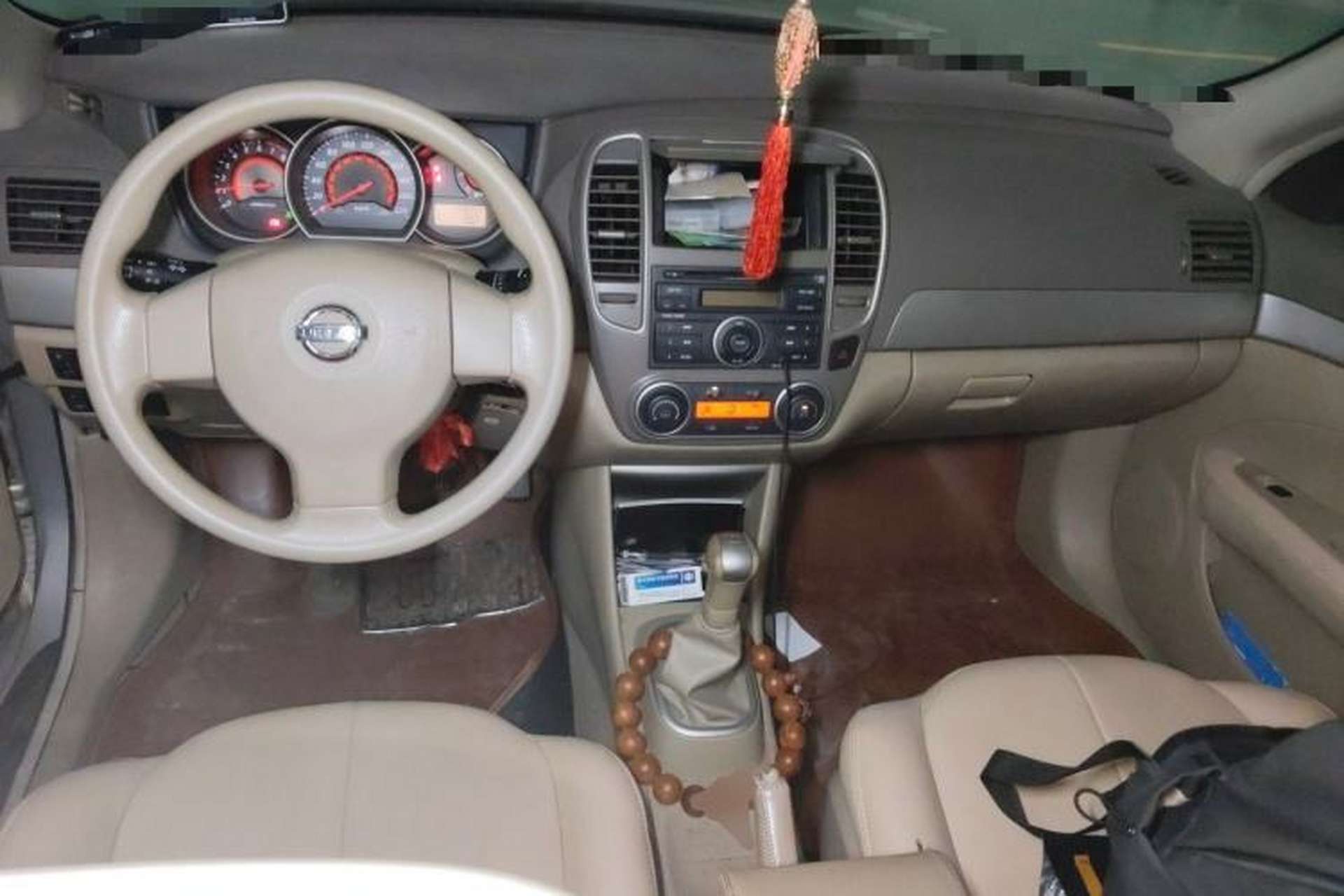 Used Nissan Sylphy 2012 Classic 1.6XE Manual Comfort Edition Center Console