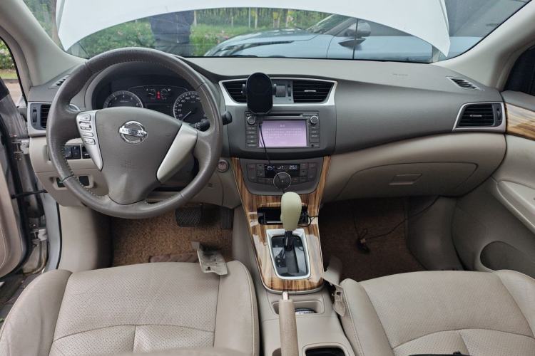 Used Nissan Sylphy 2012 1.8XL CVT Luxury Edition Center Console