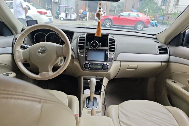 Used Nissan Sylphy 2012 Classic 1.6XE Automatic Comfort Edition Center Console