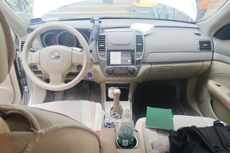 Used Nissan Sylphy 2012 Classic 1.6XE Manual Comfort Edition Center Console