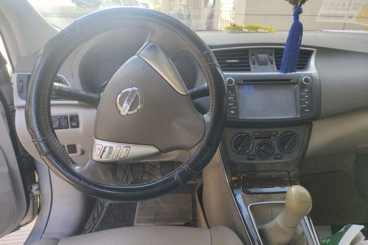 Used Nissan Sylphy 2012 1.6 XL Manual Luxury Edition Center Console