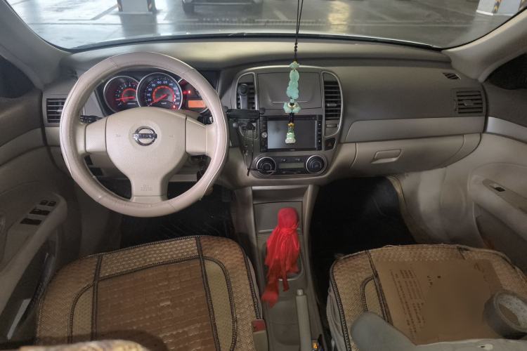 Used Nissan Sylphy 2012 Classic 1.6XE Manual Comfort Edition Center Console