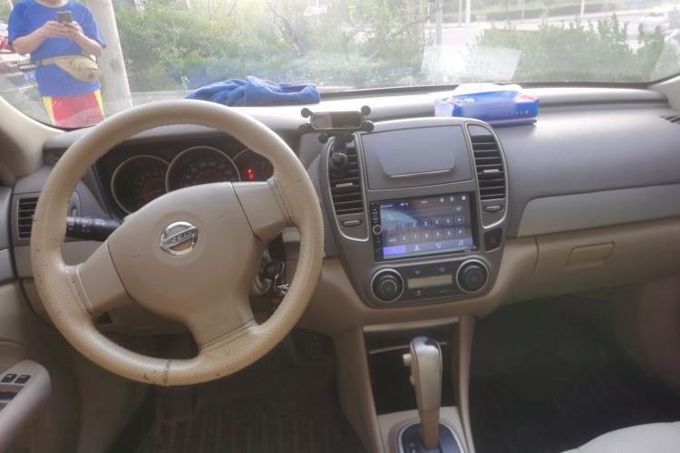 Used Nissan Sylphy 2012 Classic 1.6XE Automatic Comfort Edition Center Console