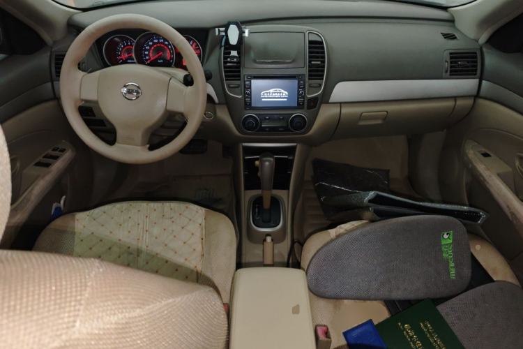 Used Nissan Sylphy 2012 Classic 1.6XE Automatic Comfort Edition Center Console
