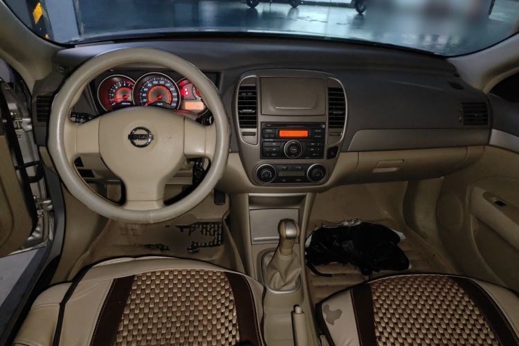 Used Nissan Sylphy 2012 Classic 1.6XE Manual Comfort Edition Center Console
