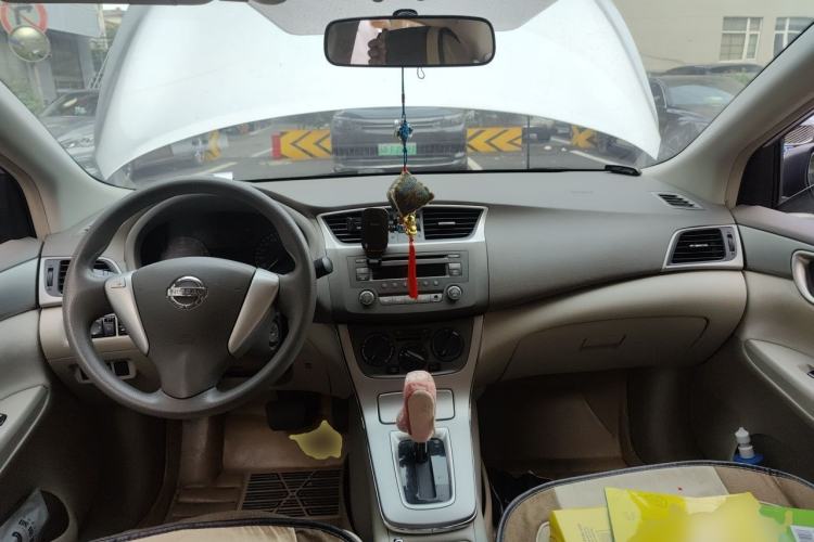 Used Nissan Sylphy 2012 1.6XE CVT Comfort Edition Center Console