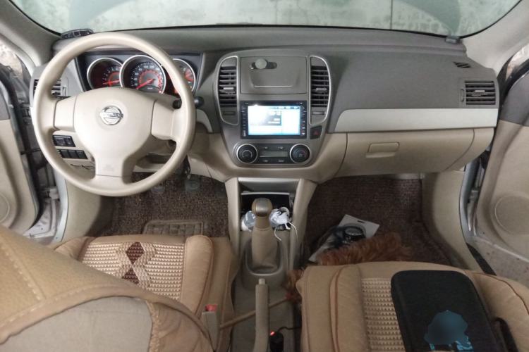 Used Nissan Sylphy 2012 Classic 1.6XE Manual Comfort Edition Center Console