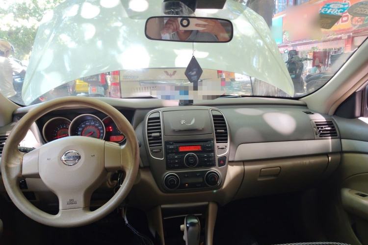 Used Nissan Sylphy 2012 Classic 1.6XE Automatic Comfort Edition Center Console