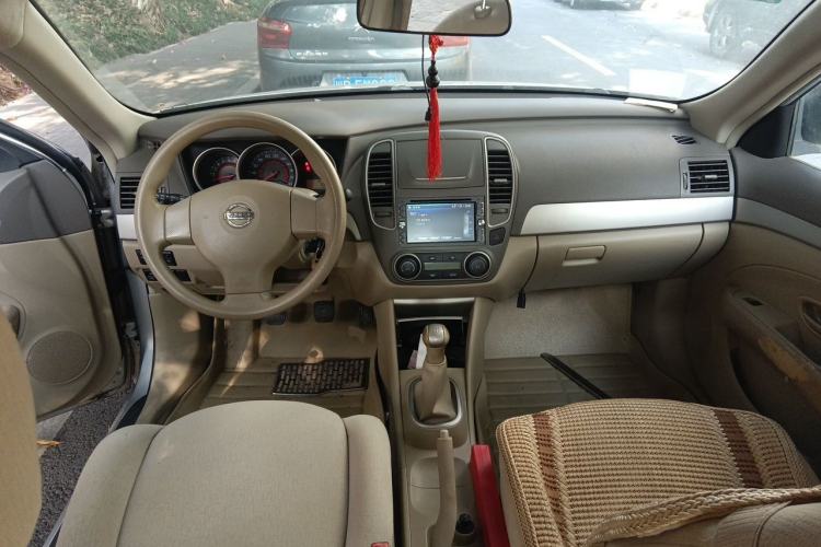 Used Nissan Sylphy 2012 Classic 1.6XE Manual Comfort Edition Center Console