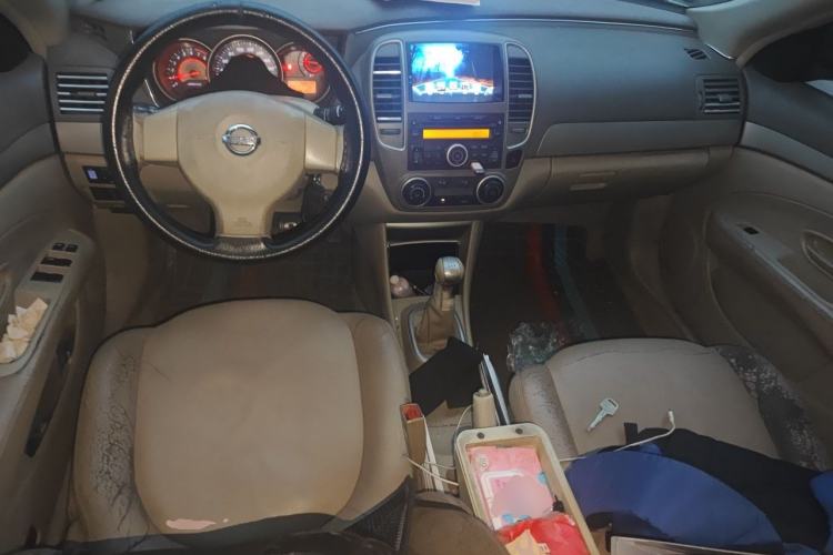 Used Nissan Sylphy 2012 Classic 1.6XE Manual Comfort Edition Center Console