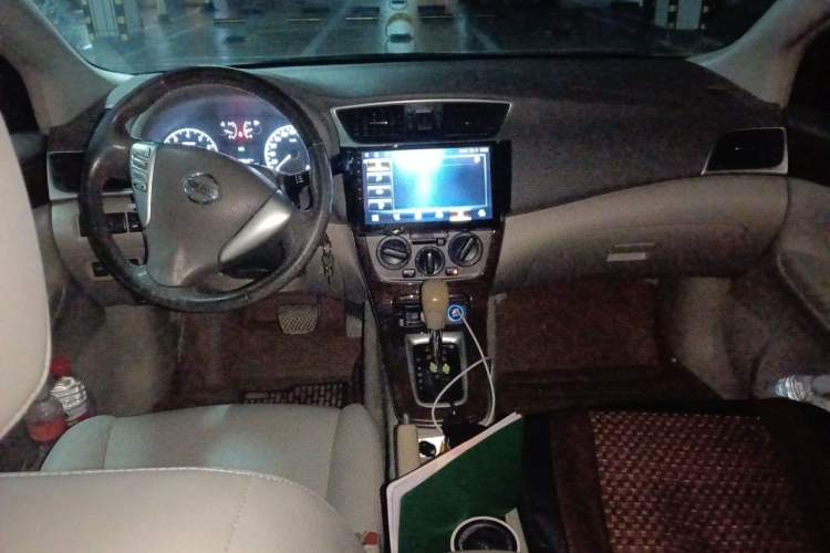 Used Nissan Sylphy 2012 1.6 XL CVT Luxury Edition Center Console