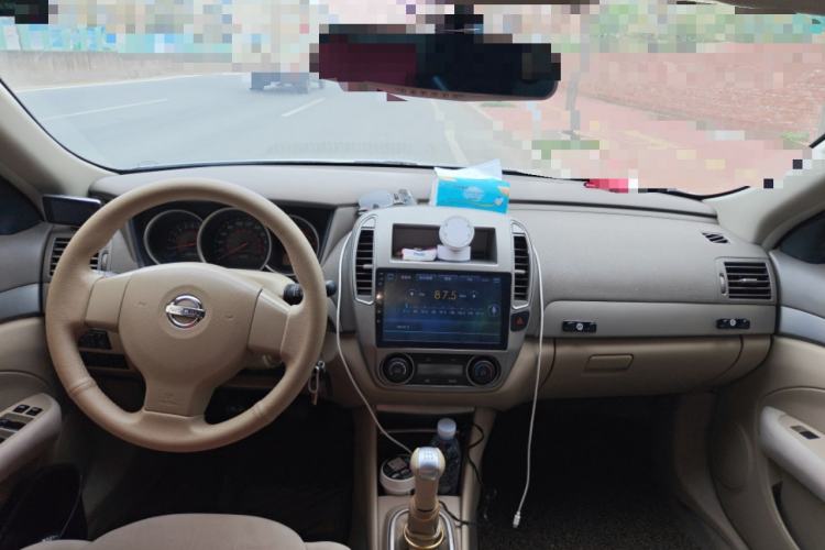 Used Nissan Sylphy 2012 Classic 1.6XE Manual Comfort Edition Center Console