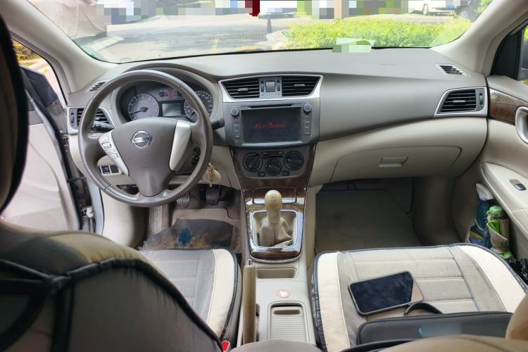 Used Nissan Sylphy 2012 1.6 XL Manual Luxury Edition Center Console