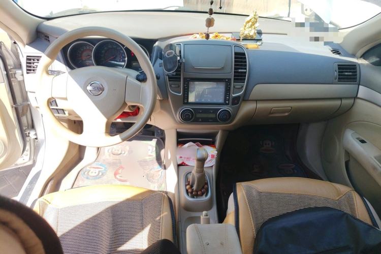 Used Nissan Sylphy 2012 Classic 1.6XE Manual Comfort Edition Center Console