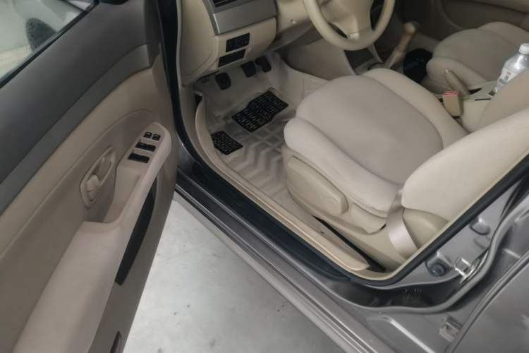 Used Nissan Sylphy 2012 Classic 1.6XE Manual Comfort Edition Driver Seat