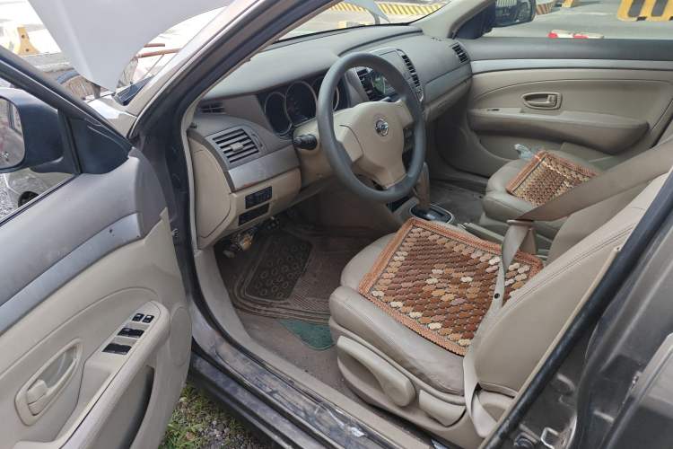 Used Nissan Sylphy 2012 Classic 1.6XE Automatic Comfort Edition Driver Seat