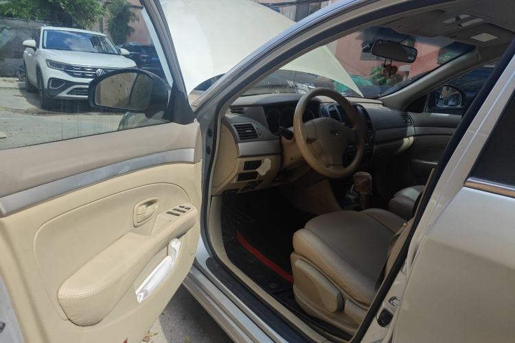 Used Nissan Sylphy 2012 Classic 1.6XE Automatic Comfort Edition Driver Seat