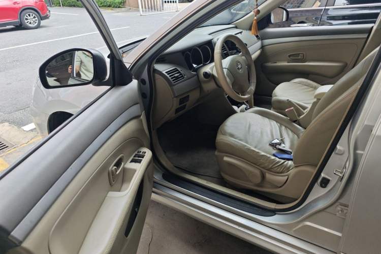 Used Nissan Sylphy 2012 Classic 1.6XE Automatic Comfort Edition Driver Seat