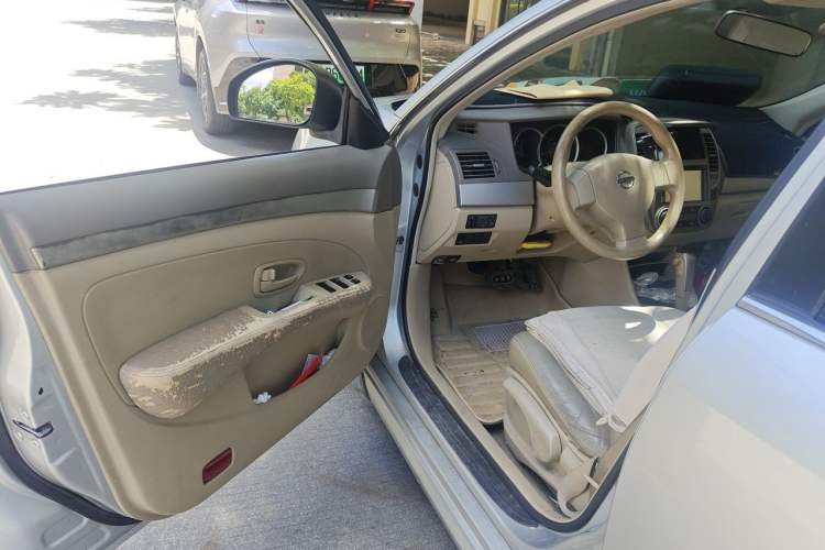 Used Nissan Sylphy 2012 Classic 1.6XE Automatic Comfort Edition Driver Seat