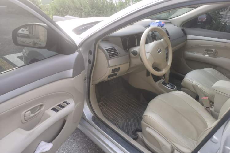 Used Nissan Sylphy 2012 Classic 1.6XE Automatic Comfort Edition Driver Seat