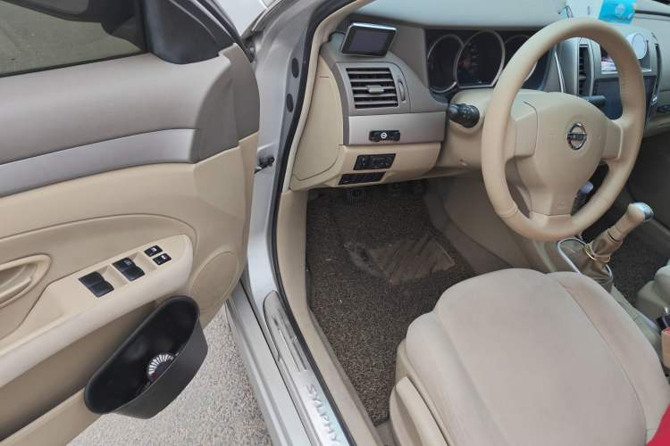 Used Nissan Sylphy 2012 Classic 1.6XE Manual Comfort Edition Driver Seat