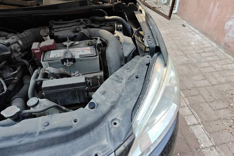 Used Nissan Sylphy 2012 1.8XL CVT Luxury Edition Engine Bay Left