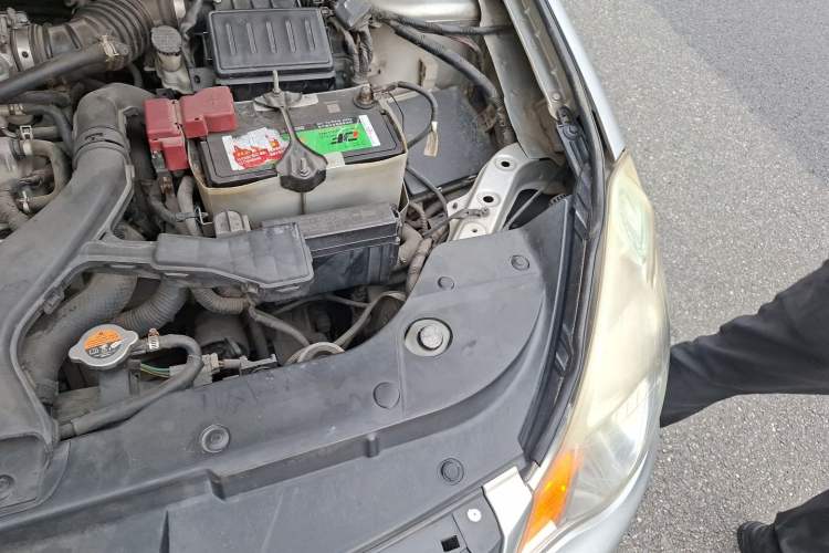Used Nissan Sylphy 2012 Classic 1.6XE Automatic Comfort Edition Engine Bay Left