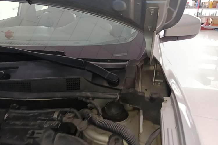 Used Nissan Sylphy 2012 1.6XE CVT Comfort Edition Engine Bay Left