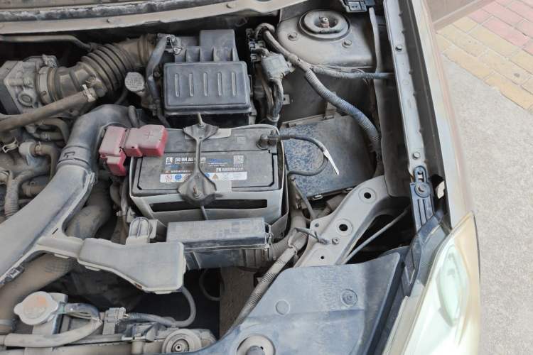 Used Nissan Sylphy 2012 Classic 1.6XE Manual Comfort Edition Engine Bay Left