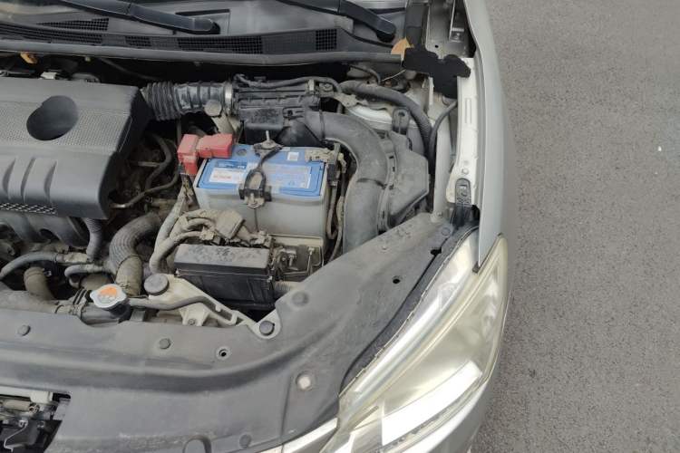 Used Nissan Sylphy 2012 1.6XE CVT Comfort Edition Engine Bay Left