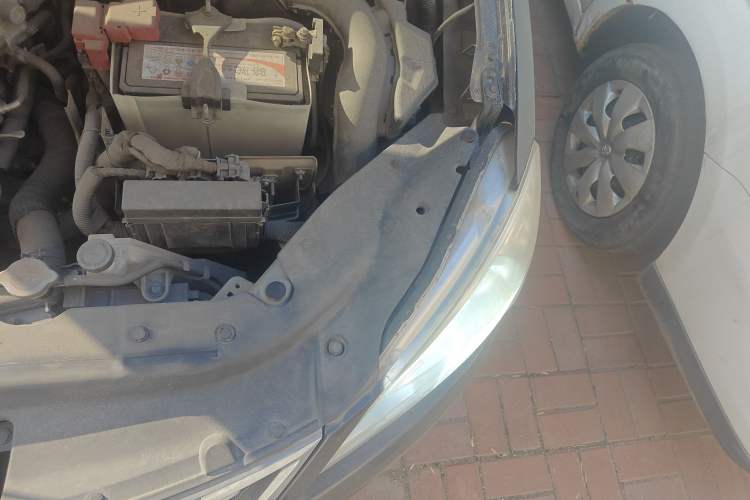 Used Nissan Sylphy 2012 1.8XL CVT Luxury Edition Engine Bay Left